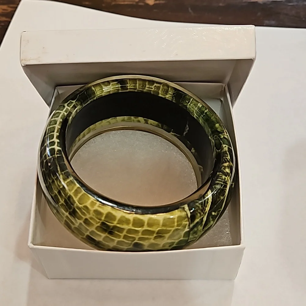 GREEN‎ SNAKELIKE PRINT BANGLE